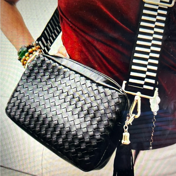 Woven Willow Camera Crossbody Bag - Picture 2 of 4